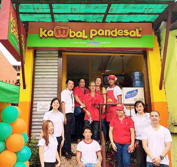 The Lolo family with representatives from San Miguel Mills at the opening of their Kambal Pandesal outlet last July 2018.